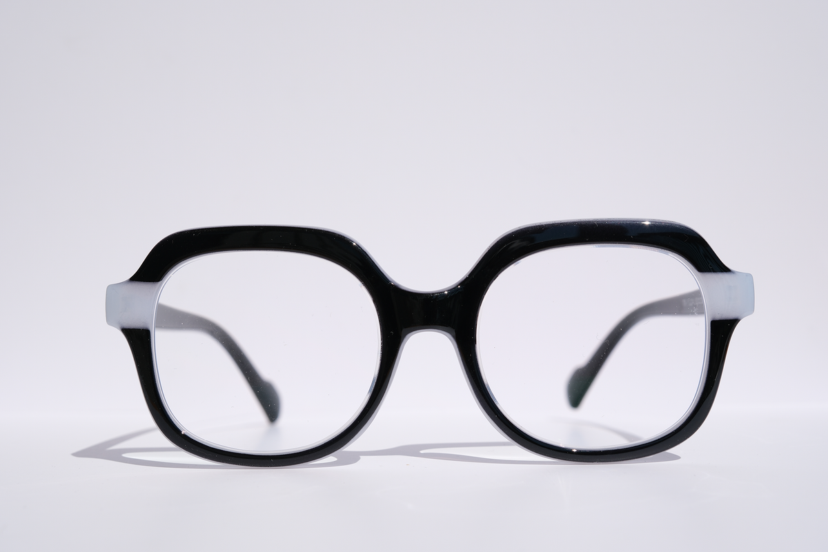 Round Black with White Accent