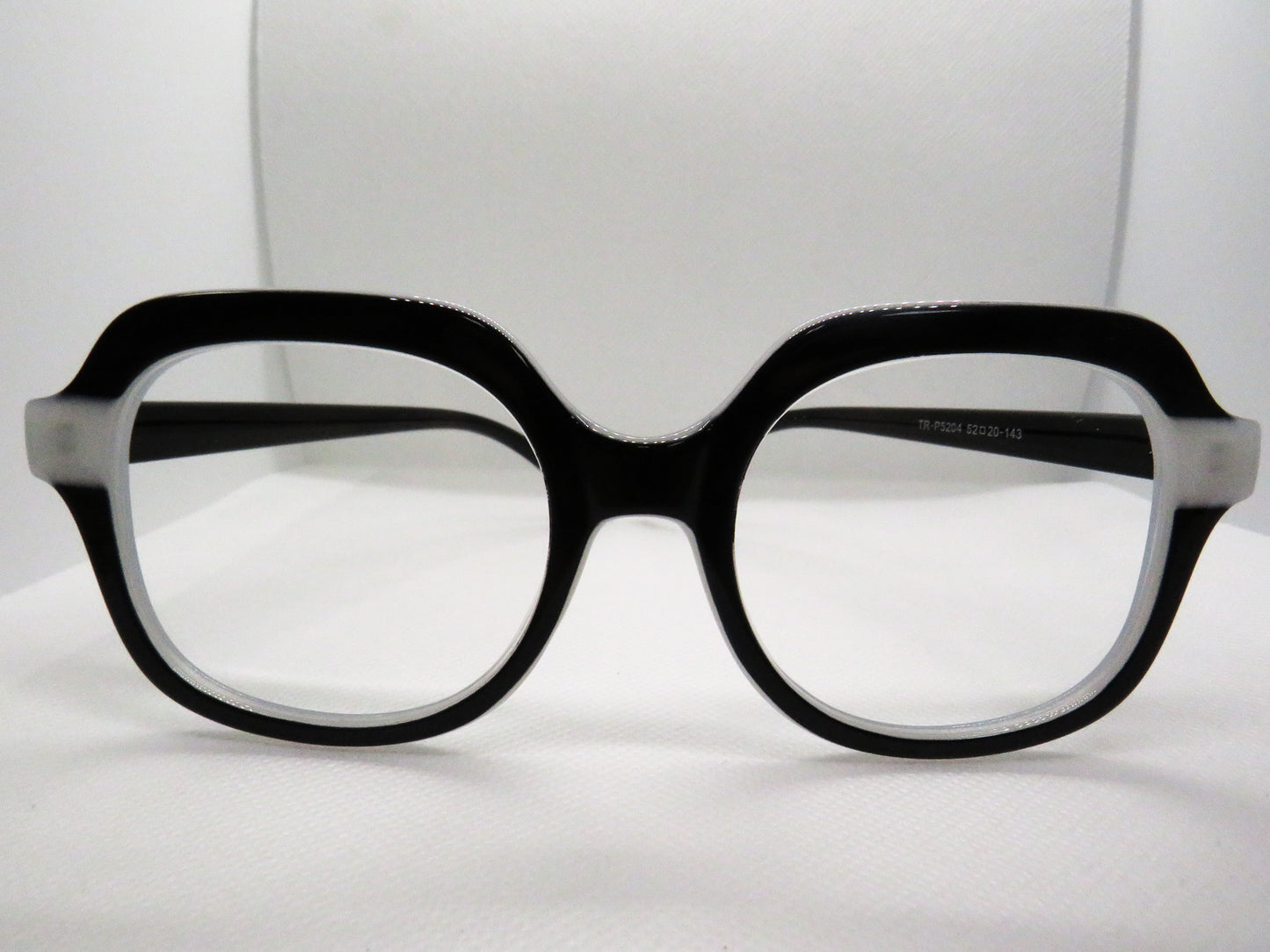 Black and White Round Frame