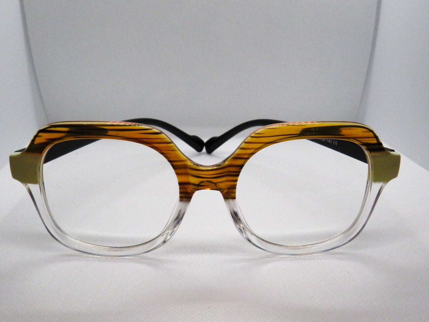 Wood Grain and Clear Round Frame